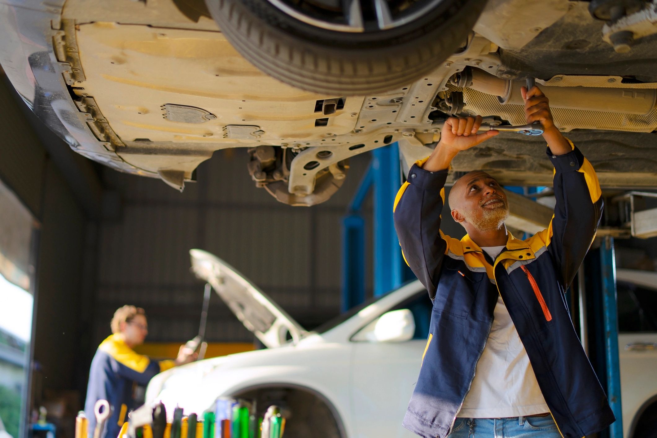 Vehicle inspection in an auto service workshop