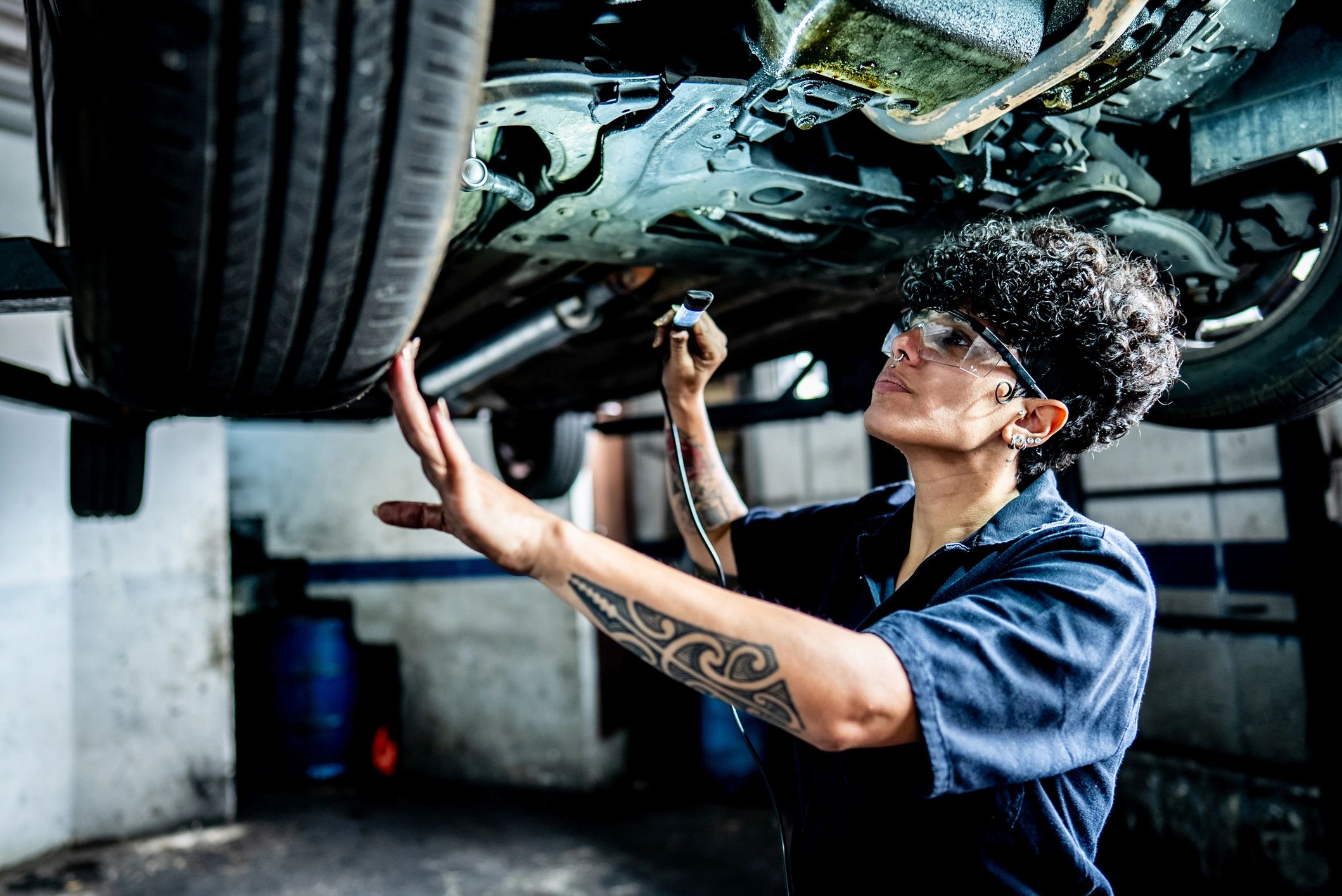 Mechanic using a diagnostic scan tool in a repair shop